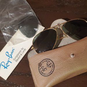 Ray Ban Aviator sunglasses, with extra lenses .